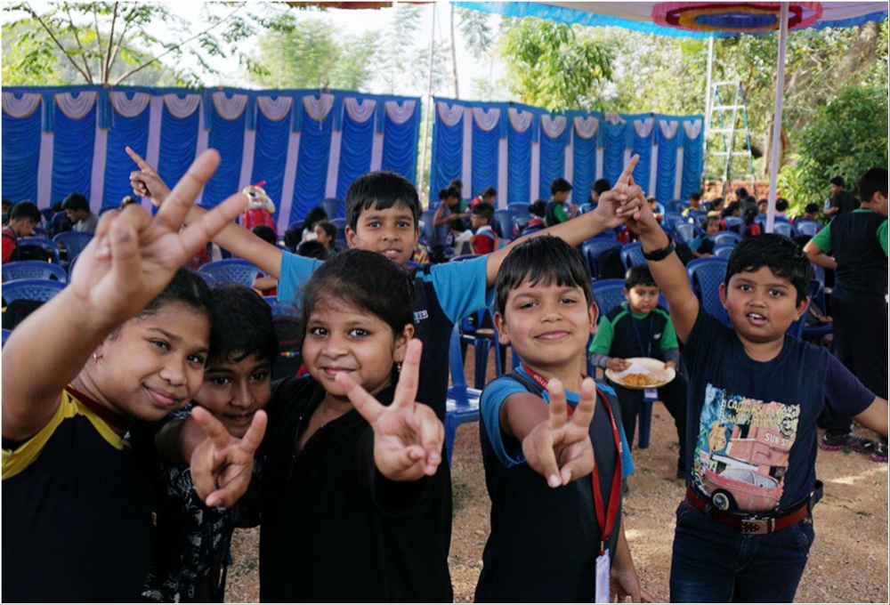 kids enjoying summer camp