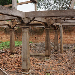 ruined-temple-structure-at-belakavadi-near-gaganachukki