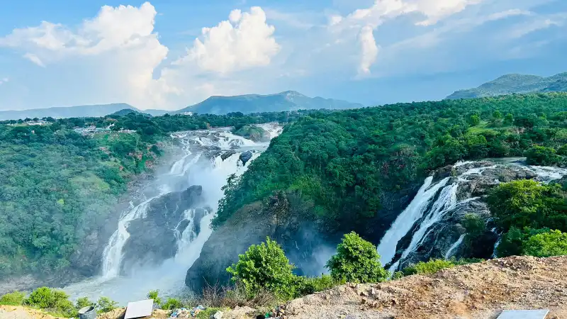 Devotees visiting Madhyaranga temple near Shivanasamudra