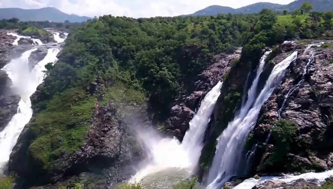 The Majestic Shivanasamudra Water Falls Near ChukkiMane