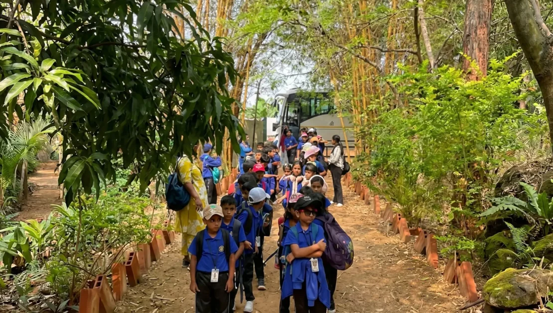 SBI School children entering ChukkiMane