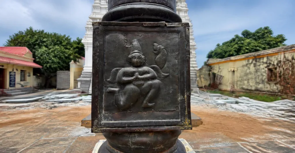 Ancient Garuda stone sculpture at Madhya Ranga Temple